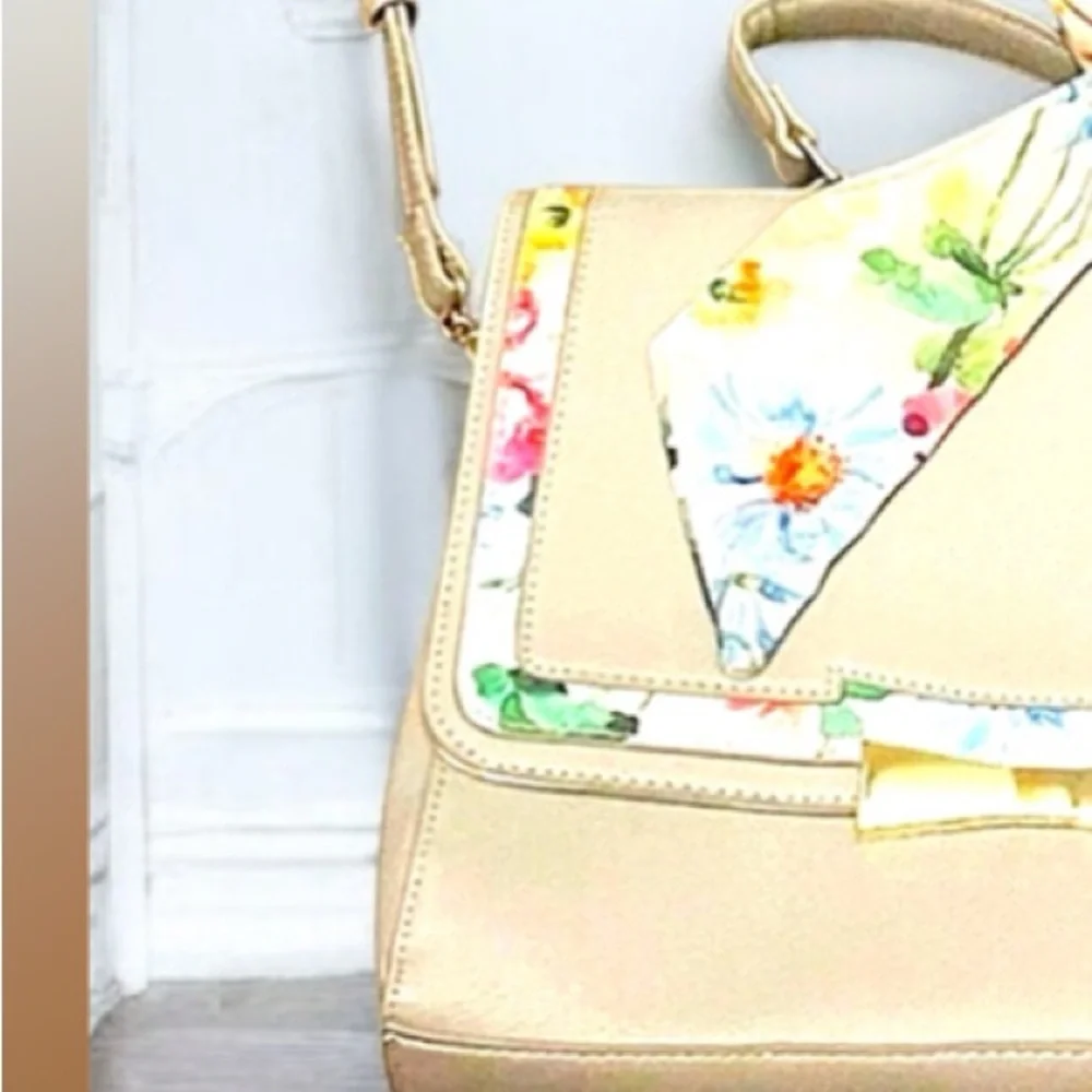 Betsey Johnson XO Celyn Top Handle Crossbody Bag Floral Scarf Tan Grey pre loved